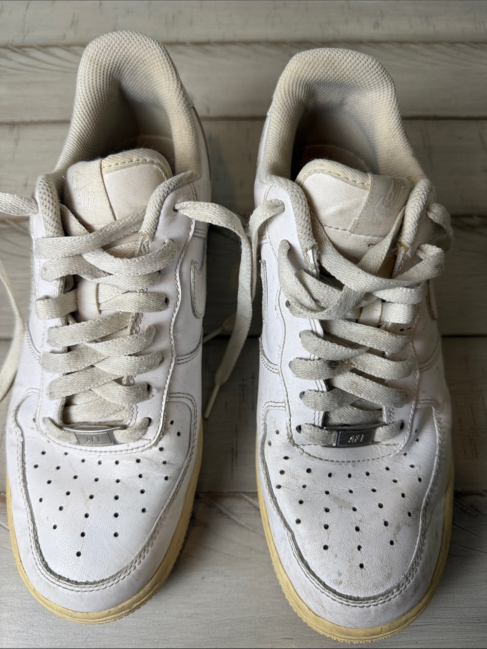 Nike Air Max White Low-Top Sneakers with Cream Outsole Size 9 - Picture 1 of 5
